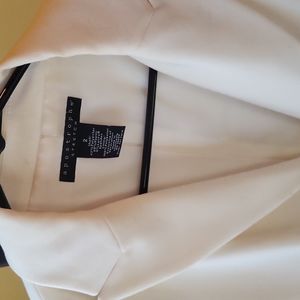 Apostrophe creme size 2 blazer with satin accent